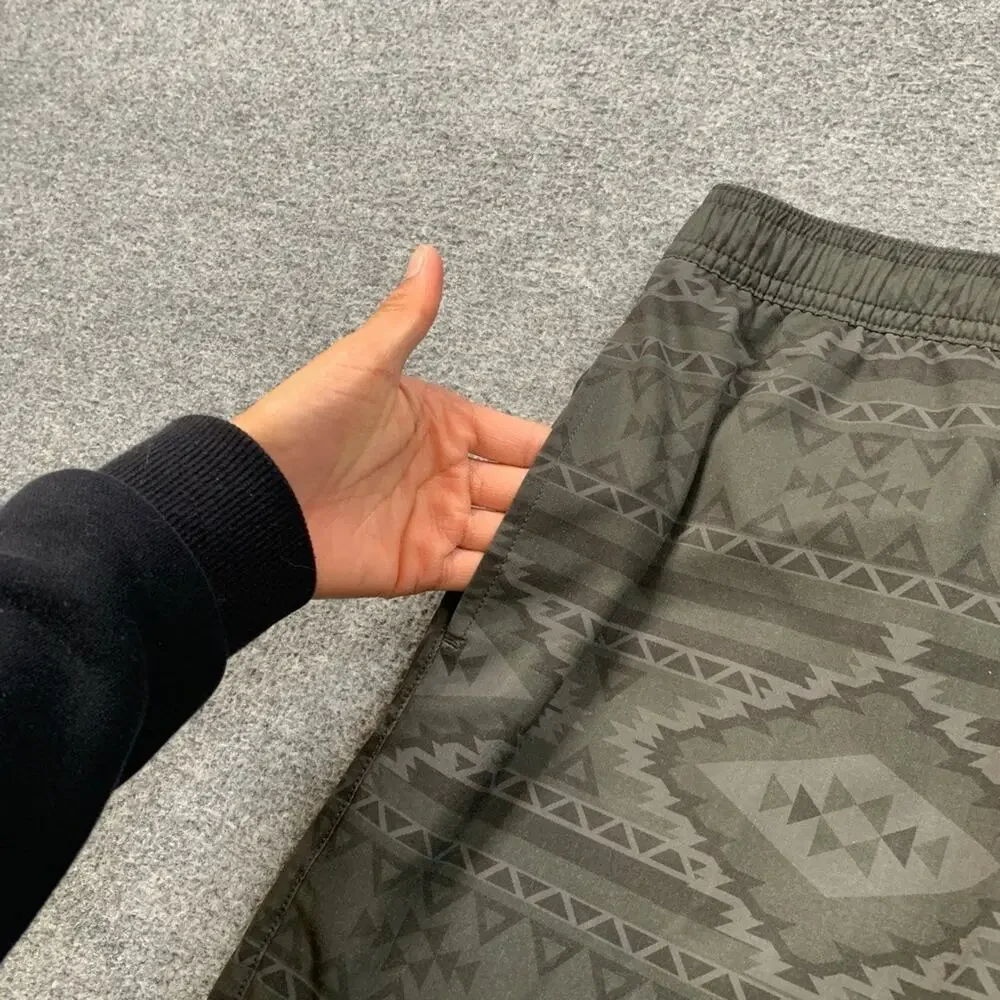 Chubbies Shorts Men XL Hunter Green Grey The Quest 6 Inch Athlounger Aztec Print